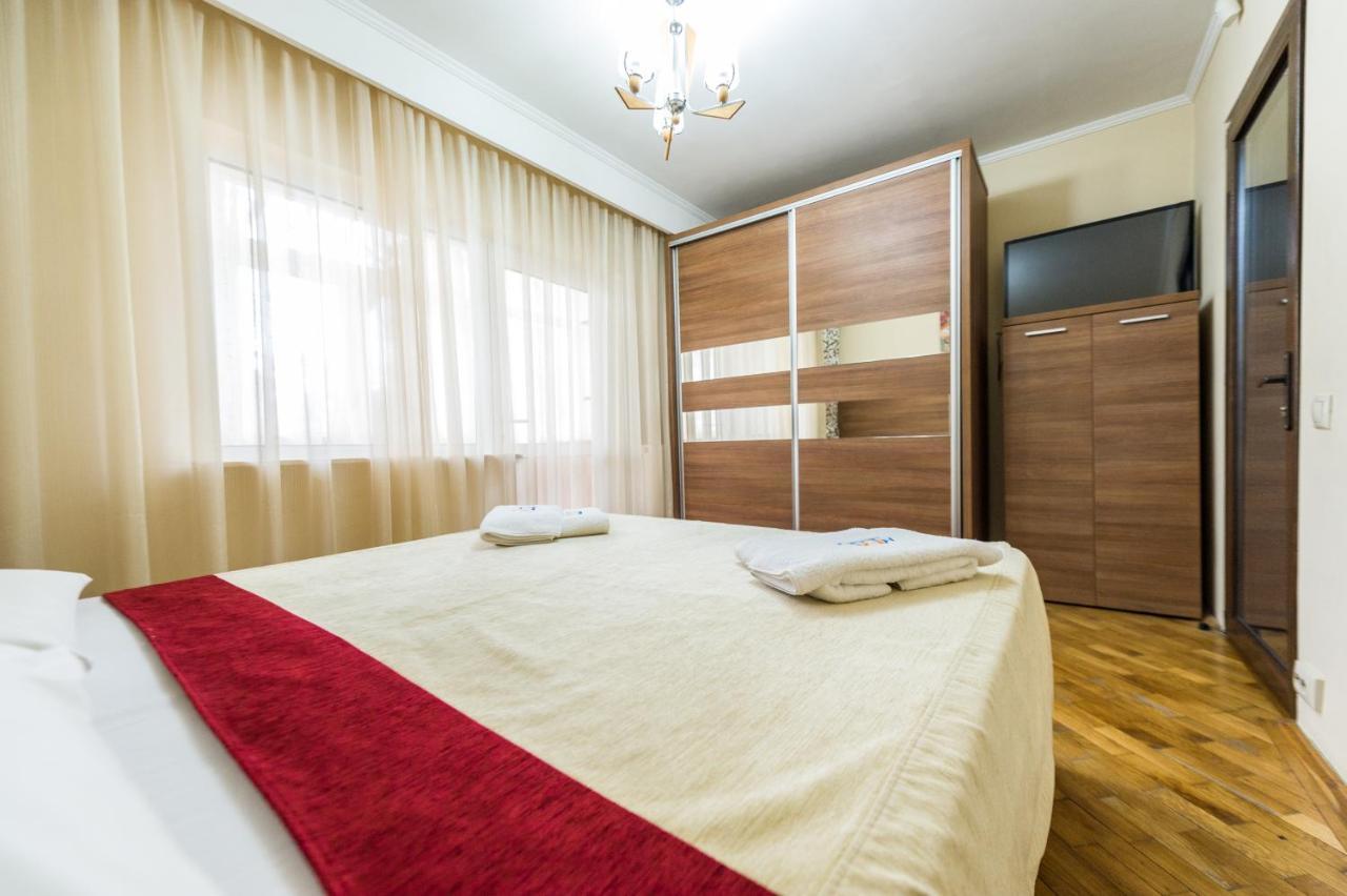 פיטסטי Apartament Carol Davila מראה חיצוני תמונה