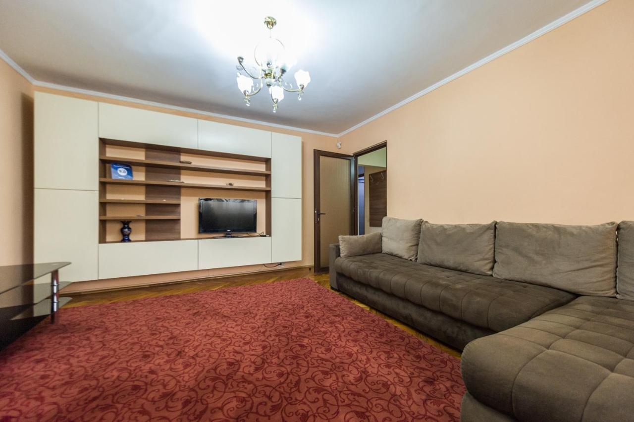 פיטסטי Apartament Carol Davila מראה חיצוני תמונה