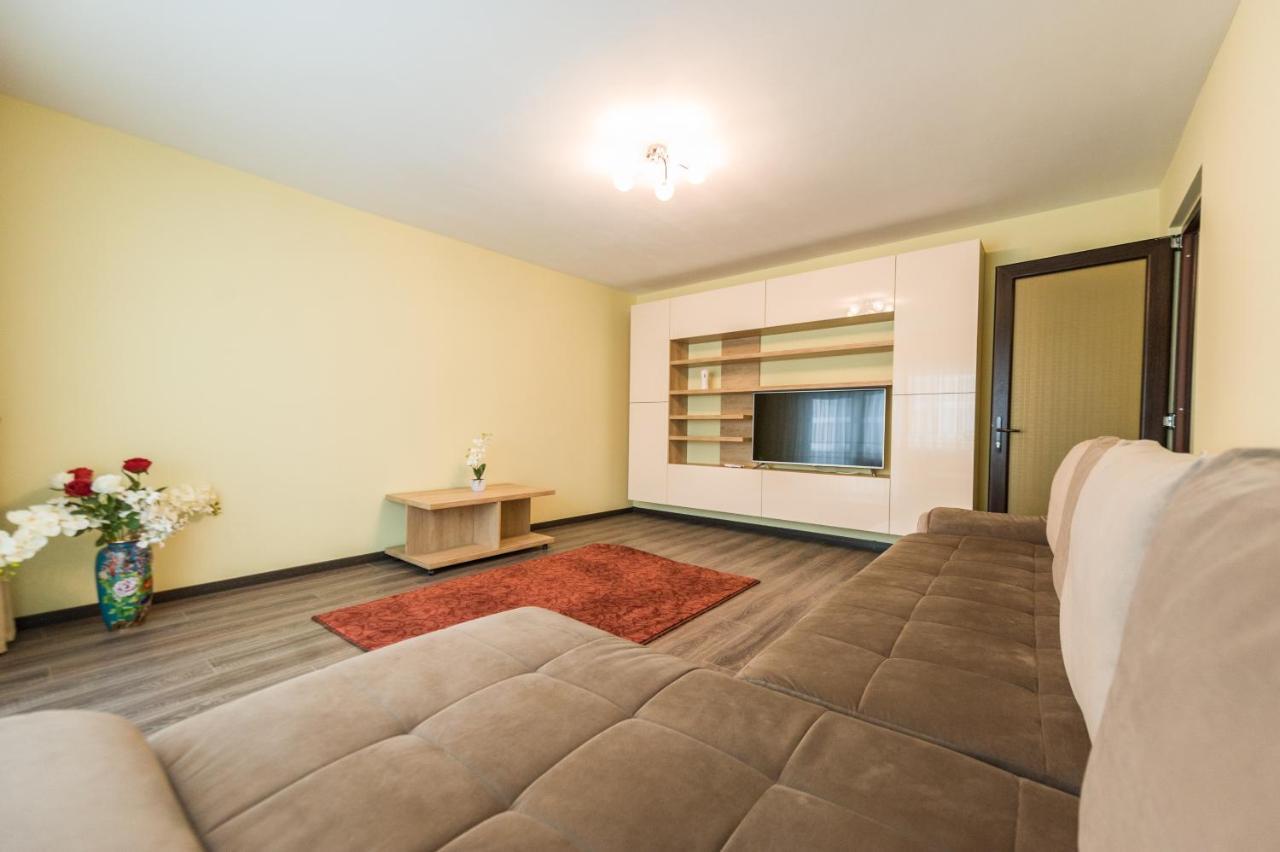 פיטסטי Apartament Carol Davila מראה חיצוני תמונה
