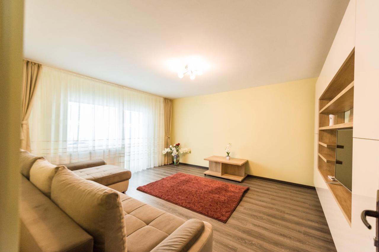 פיטסטי Apartament Carol Davila מראה חיצוני תמונה