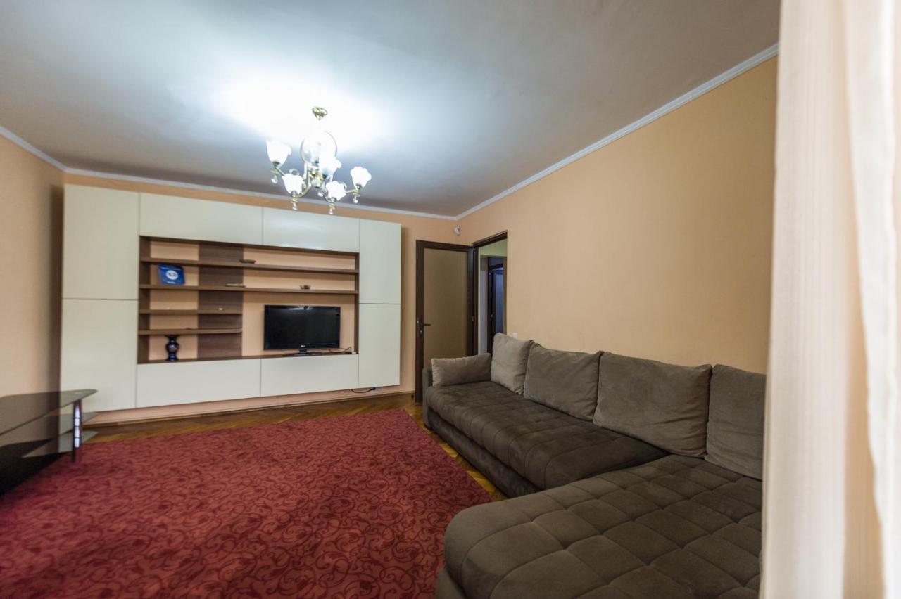 פיטסטי Apartament Carol Davila מראה חיצוני תמונה