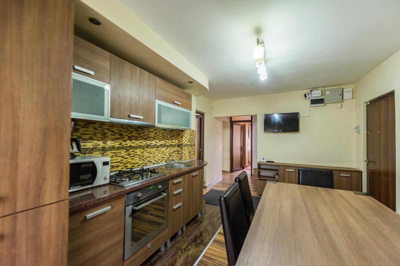 פיטסטי Apartament Carol Davila מראה חיצוני תמונה