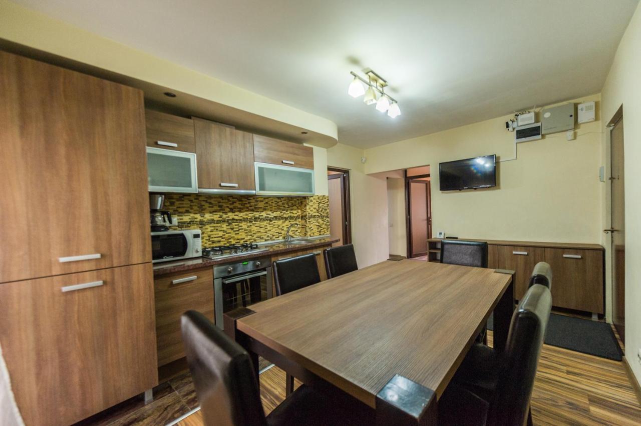 פיטסטי Apartament Carol Davila מראה חיצוני תמונה