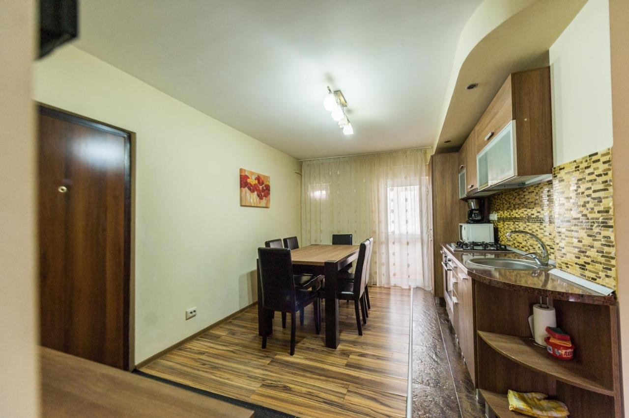 פיטסטי Apartament Carol Davila מראה חיצוני תמונה