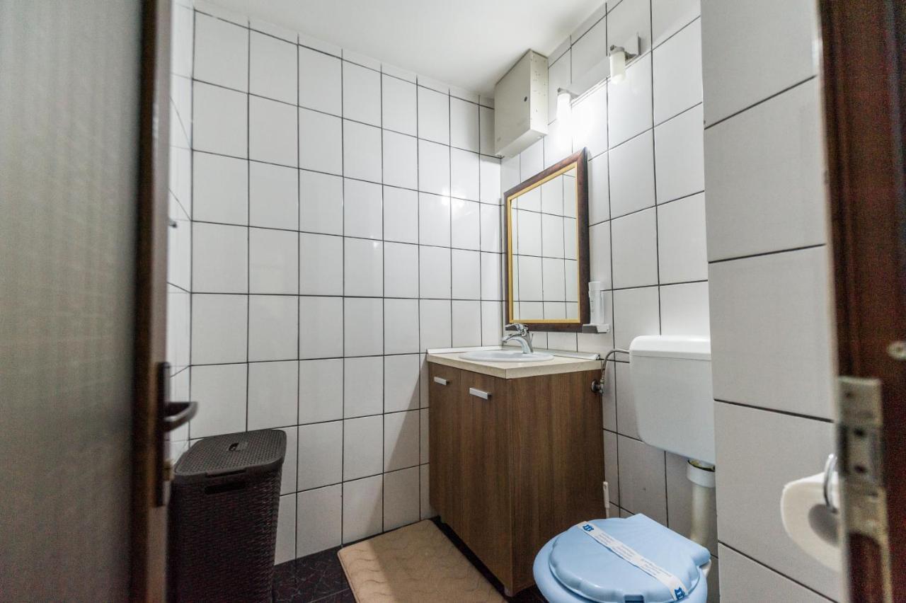 פיטסטי Apartament Carol Davila מראה חיצוני תמונה
